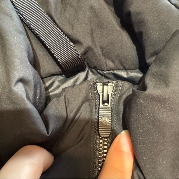 Lululemon Light Weight Jacket Size 8 - Picture 3 of 8